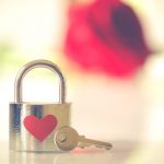 出会いを引き寄せる4つの方法!運命の出会いが近づいているサインとはサムネイル