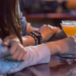 【2025年最新版】海老名で男女の出会いの場おすすめ17選|バー、居酒屋、ナンパ、マッチングアプリを厳選紹介!サムネイル