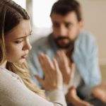 嫉妬深い男と付き合ったら地獄!?彼女を好きすぎる彼の特徴と対処法サムネイル