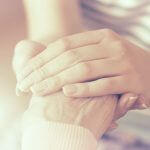 介護職は出会いがない…!恋人を作る方法ときっかけの増やし方3つサムネイル