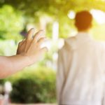 好きな人を忘れる方法5つ!忘れられない恋の特徴と対処法とはサムネイル