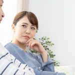 その言動NGかも!?オバサン認定される女性の特徴サムネイル
